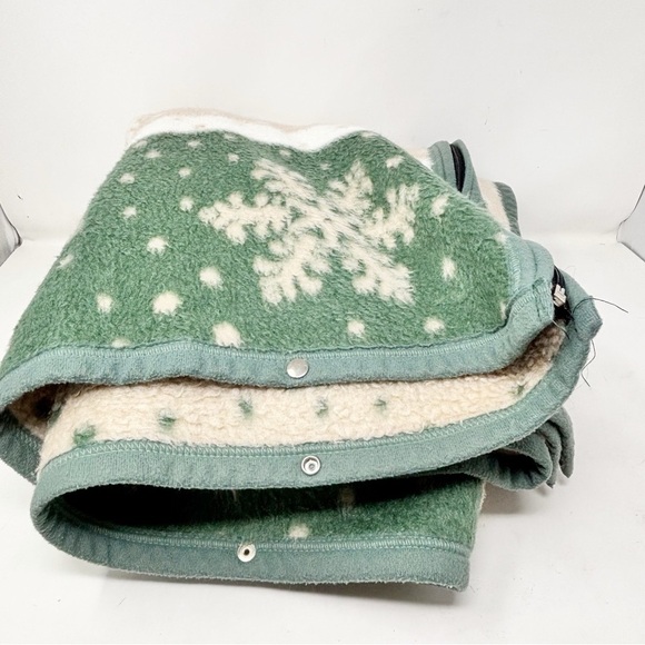 Vtg BIEDERLACK Green Beige Snowflake Cuddle Wrap Blanket Snap Zip Up 52” X 66” - Picture 2 of 5